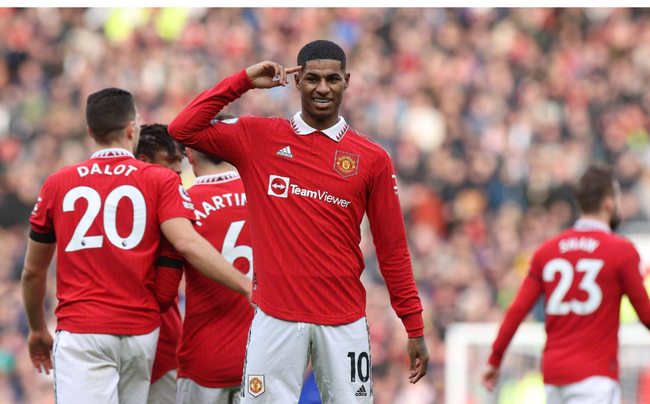 引发球迷间 引发球迷间