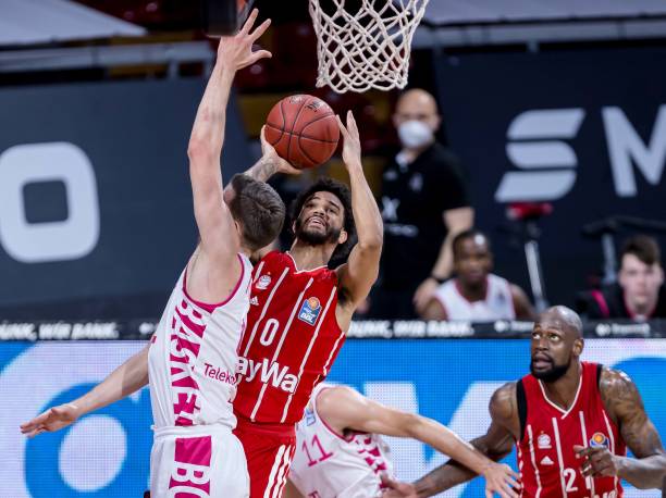 球与3次助 球与3次助